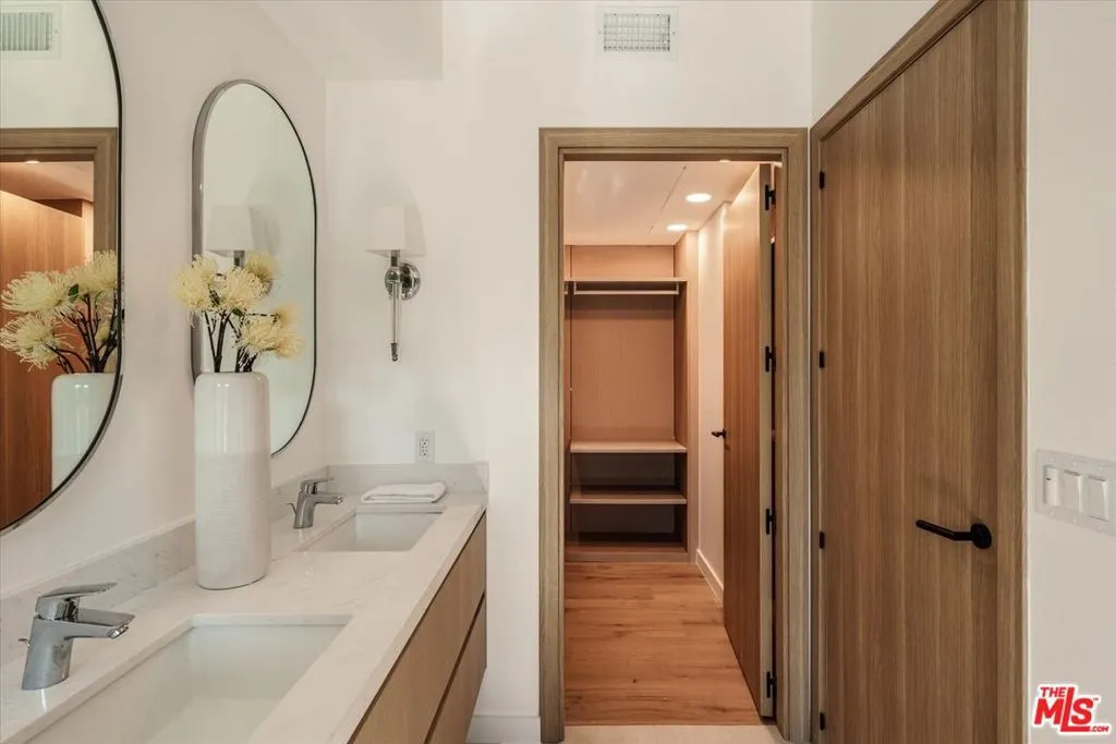 2822 Avenel Street, Los Angeles, California 90039 home-pic-12